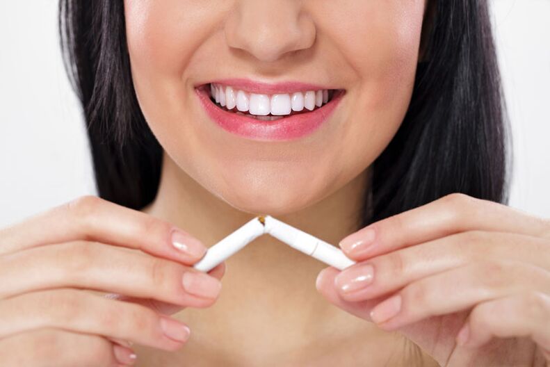 The girl broke smoking